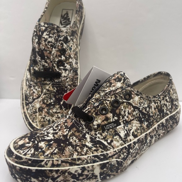 Vans WMNS Authentic Jackson Pollock Sneaker
VN0A2Z5|18K MoMA Artistic Camouflage - Picture 13 of 16